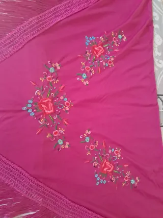 Mantoncillo buganvilla bordado