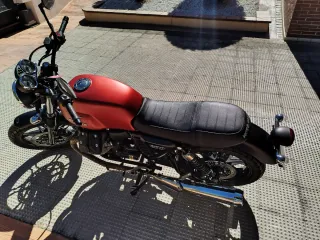 Moto Guzzi V7 Roja y Negra 2016