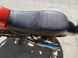 Moto Guzzi V7 Roja y Negra 2016