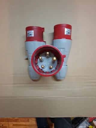 3 Enchufes Macho Legrand Rojos/Grises