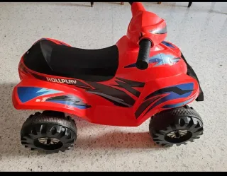 Macchina elettrica per bambini rossa