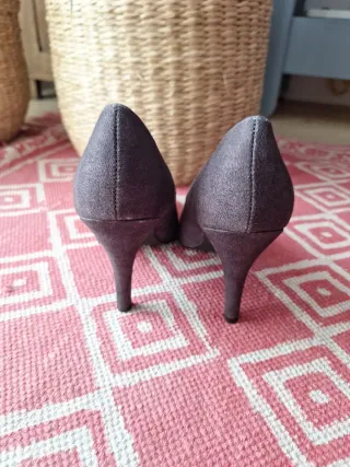 Zapatos de tacón de antelina Pilar Burgos. T36
