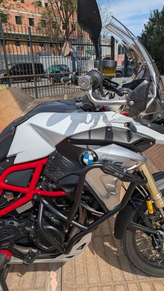 BMW F800GS COMO NUEVA TODOS LOS EXTRAS