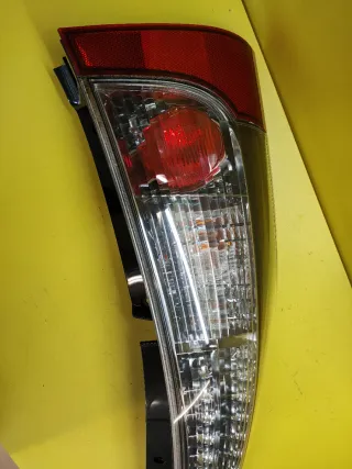 PILOTO TRASERO IZQUIERDO MITSUBISHI GRANDIS