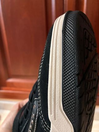 Vans ante negras con tachuelas