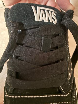 Vans ante negras con tachuelas