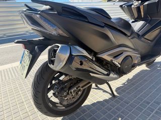 Kymco AK 550 Maxi Scooter Negra