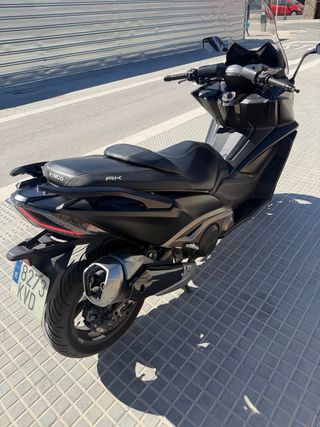Kymco AK 550 Maxi Scooter Negra