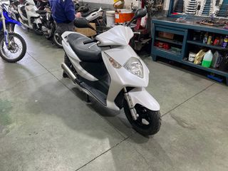 Moto Scooter Blanca Automática