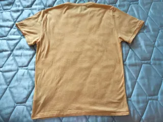 Camiseta amarilla de Scalpers.