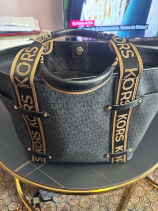 Bolso Michael Kors Negro y Dorado Grande