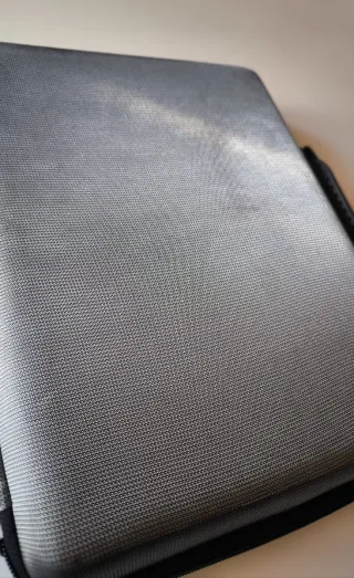 Maletín Pantone Gris metálico para unas 8 pantones