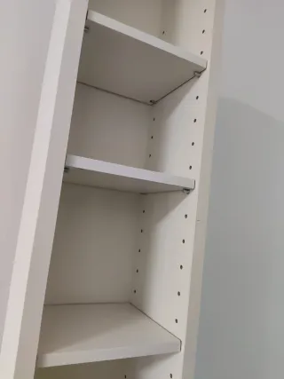 Estantería blanca de madera