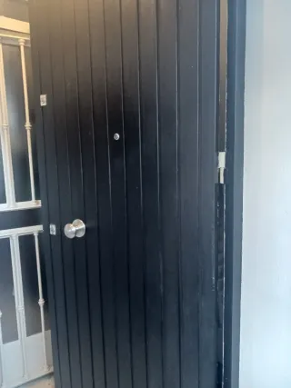 Puerta de entrada de hierro