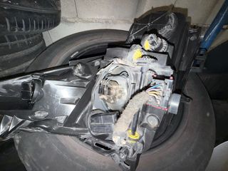 Faro Opel Corsa D izquierdo Valeo GM 13186381