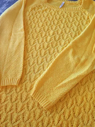 Jersey amarillo de punto calado