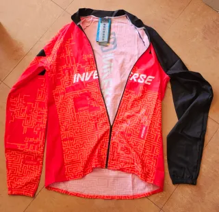 Cortavientos Inverse Rojo y Negro Talla M