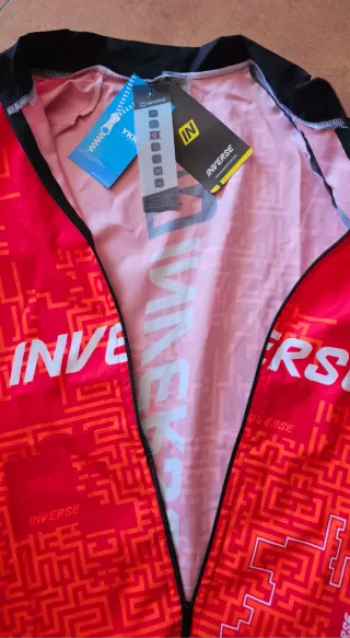 Cortavientos Inverse Rojo y Negro Talla M