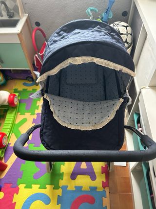 Carrito de bebé de juguete clásico