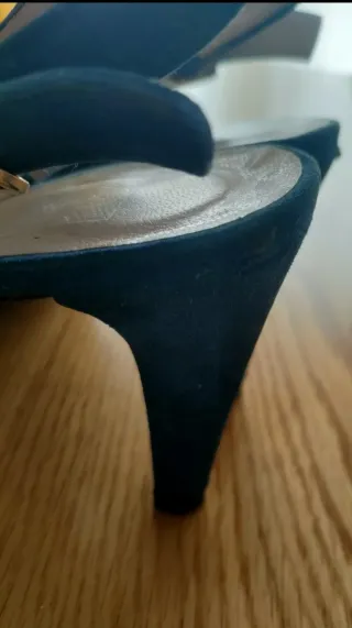 Zapatos de tacón de piel azul eléctrico talla 40