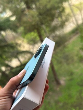 iPhone 16 97% batería Verde