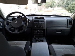 Dodge Nitro Negro (información en fotos.)