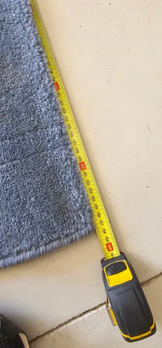 Alfombra azul y naranja de tela