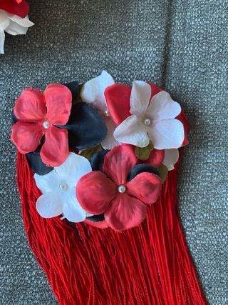 Hombreras Flamenca Flecos Flores Rojas