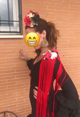 Hombreras Flamenca Flecos Flores Rojas