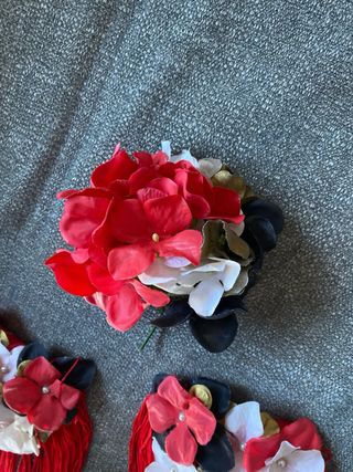 Hombreras Flamenca Flecos Flores Rojas