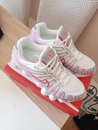 Zapatillas Nike Shox Mujer Rosa y Blanco