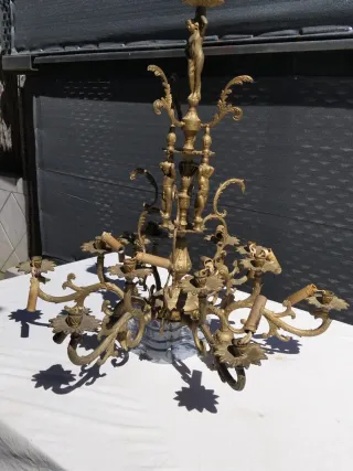 Lámpara araña antigua dorada