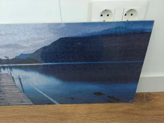 Puzzle 1000 piezas estanque azul y montañas