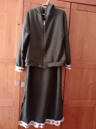 Vestido largo de tirantes con chaqueta a juego