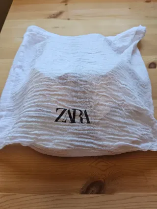 Sandalias doradas ZARA Talla 42