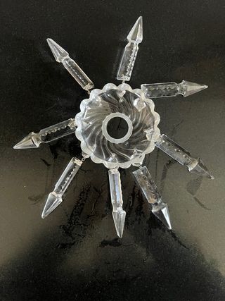 Candelabro in cristallo intagliato con pendenti