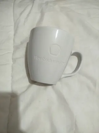 taza de porcelana blanca