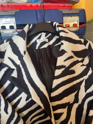 Abrigo largo estampado cebra, forrado