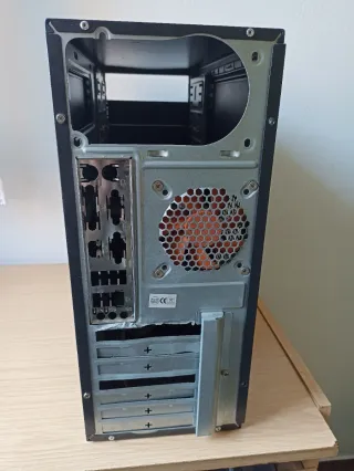 caja ordenador torre pc sobremesa