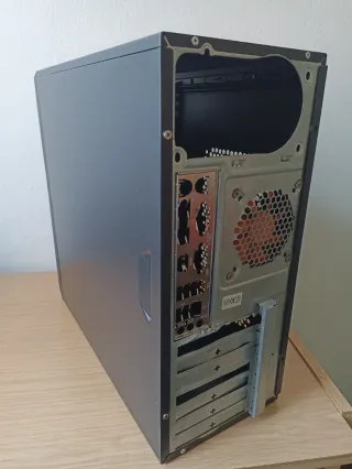 caja ordenador torre pc sobremesa