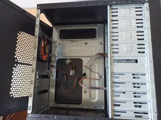 caja ordenador torre pc sobremesa