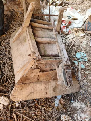Carretilla de madera antigua