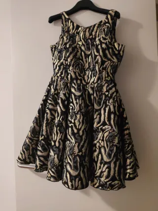 Vestido fiesta estampado muy bonito y con poco uso