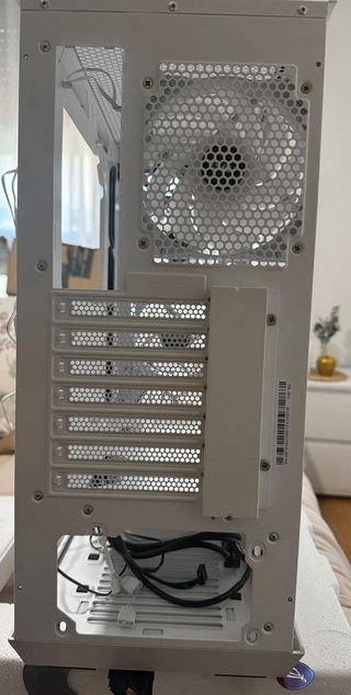 MSI MPG GUNGNIR 110R Blanca Caja PC ATX
