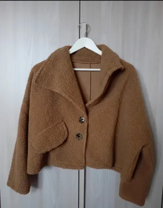 Giacca corta effetto teddy