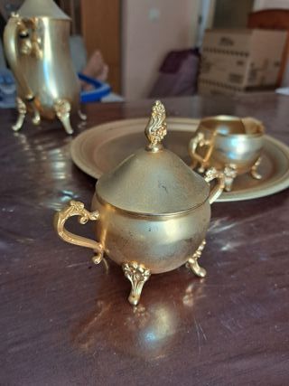 Juego de café dorado metálico