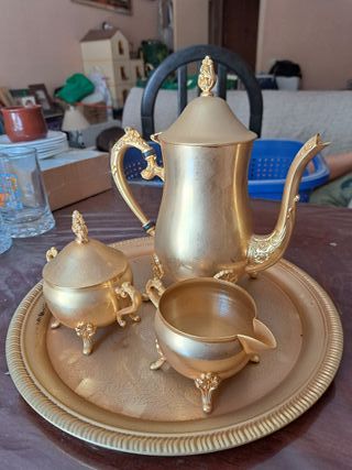 Juego de café dorado metálico