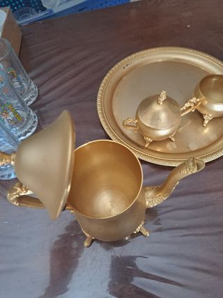 Juego de café dorado metálico