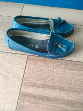 Mocasines de piel azul eléctrico T.39