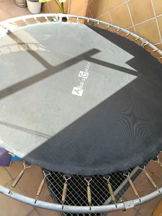 Cama elástica infantil azul, trampolín